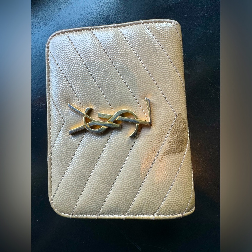 Grain De Poudre Matelasse Chevron Monogram Compact Zip Around Wallet Dark Latte